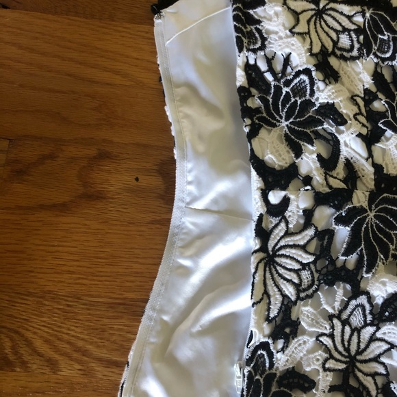 White House Black Market Bustier - Picture 7 of 9